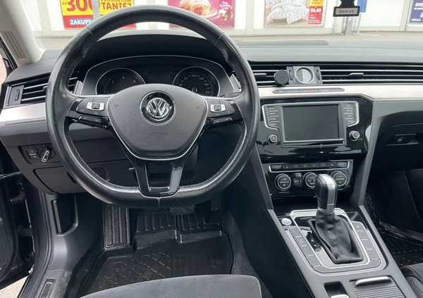 Volkswagen Passat cena 53000 przebieg: 230545, rok produkcji 2016 z Nowogard małe 92